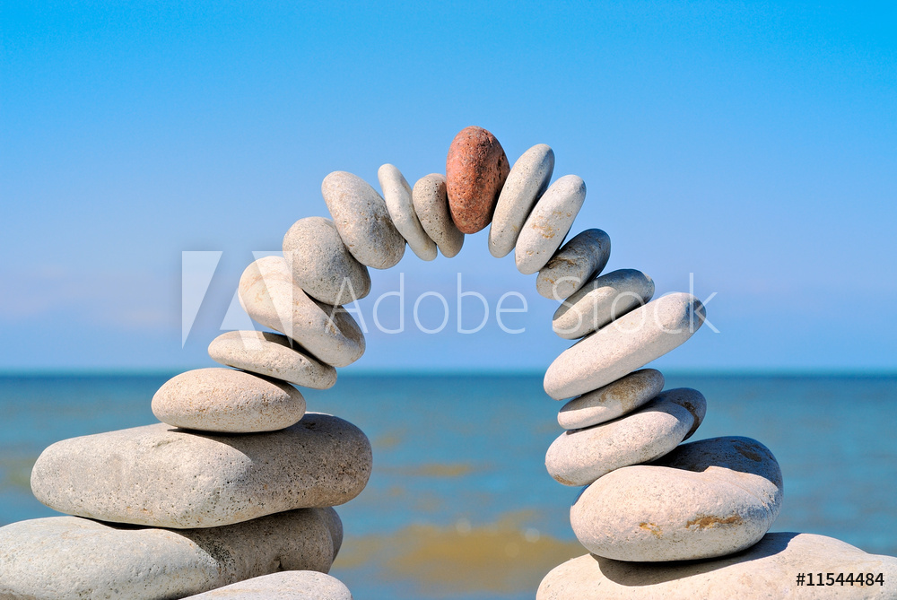 Foto behang op maat stenen in het zand