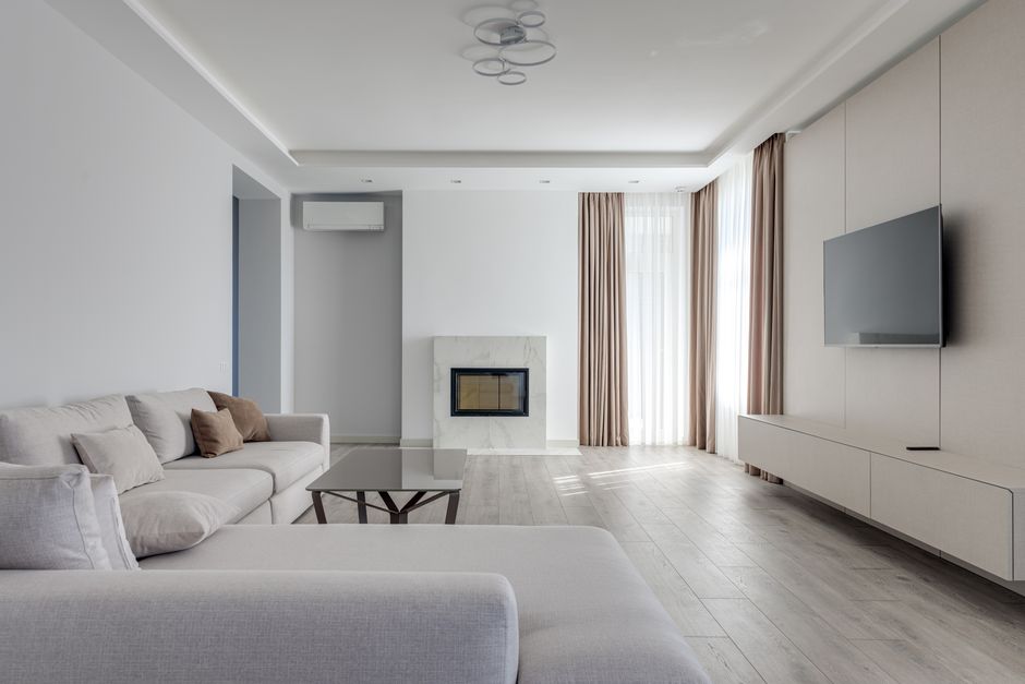 Minimalistisch interieur met zachte kleuren en veel licht. Minimalistisch interieur met zachte kleuren en veel licht.