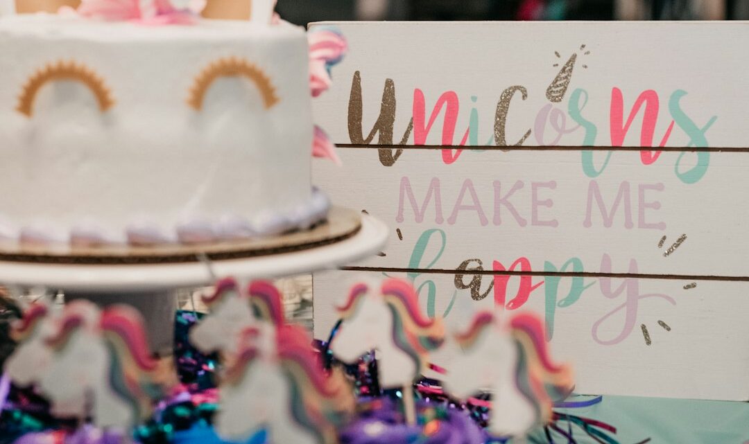 Speelse feeën en eenhoorns: betoverende decoraties voor de kinderkamer
