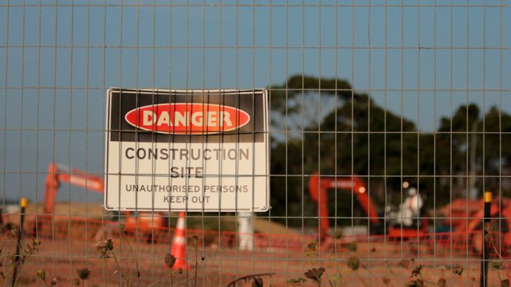 Werfborden voor aannemers: alles over verplichtingen, formaten en materialen